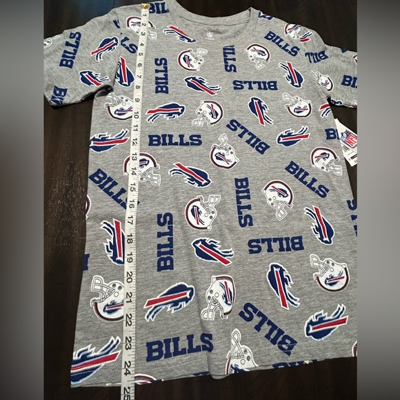 BILLS NFL Team Appearl Boys Graphic T-Shirt.               Size L.  10/12 - Picture 7 of 7